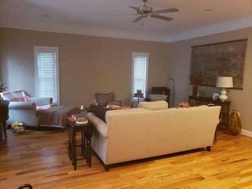 Building Photo - Luxury Townhome