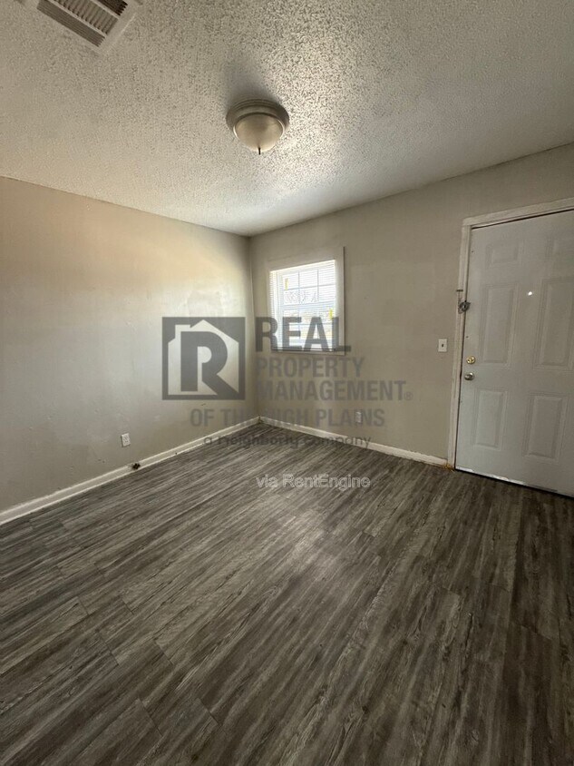 Building Photo - 1305 Evergreen St