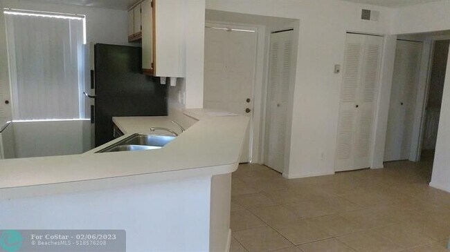 Foto del edificio - 9999 Summerbreeze Dr