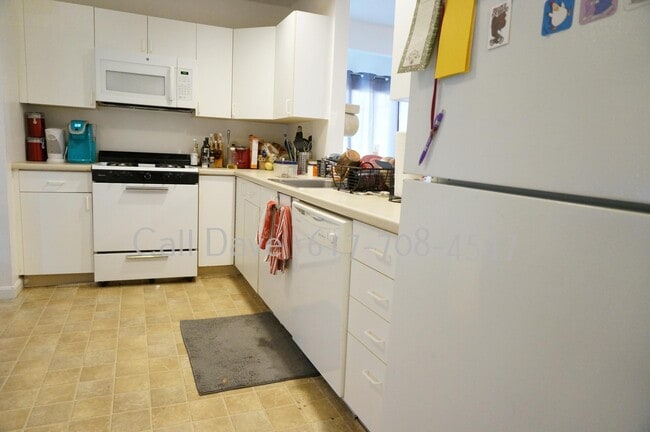 Building Photo - 7 Etna St