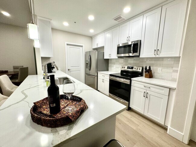 Full kitchen - new stainless oven, microwave, refrigerator, dishwasher. - 2040 E River Rd