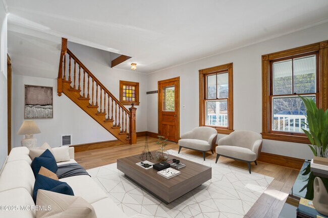 Building Photo - 555 Cedar Ave