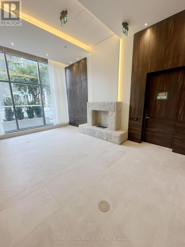 Building Photo - 425 Front St E