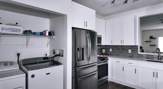 Foto del edificio - 16203 Emerald Cove Rd
