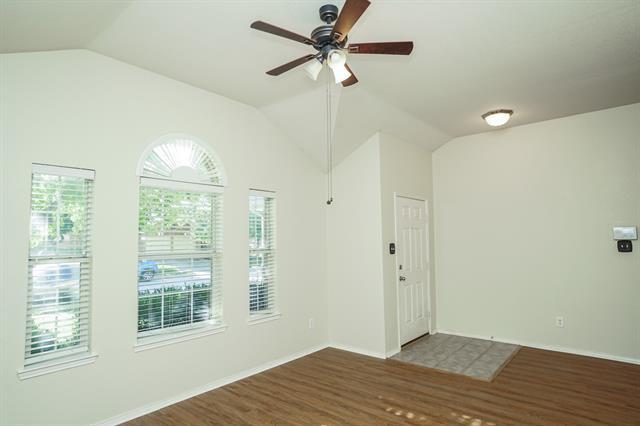 Foto del edificio - 4817 Carrotwood Dr