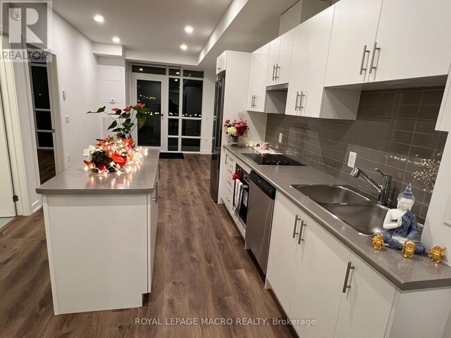 Building Photo - 461 Green Rd