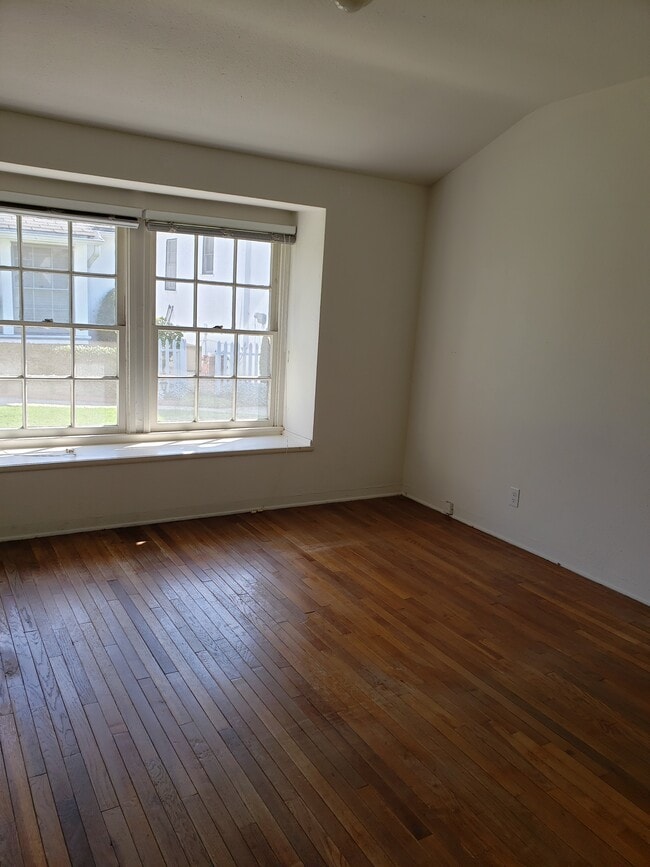 Bedroom - 1538 Veteran Ave