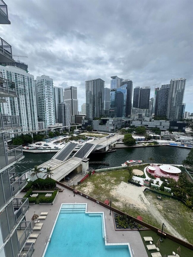 Building Photo - 350 S Miami Ave