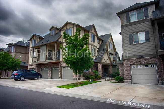 Foto del edificio - Stunning 2-Bedroom Townhouse with Access t...