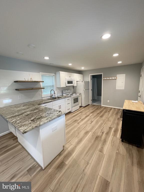 Foto del edificio - 44600 Tall Timbers Rd