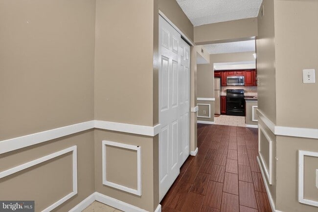 Building Photo - 702 Deer Run