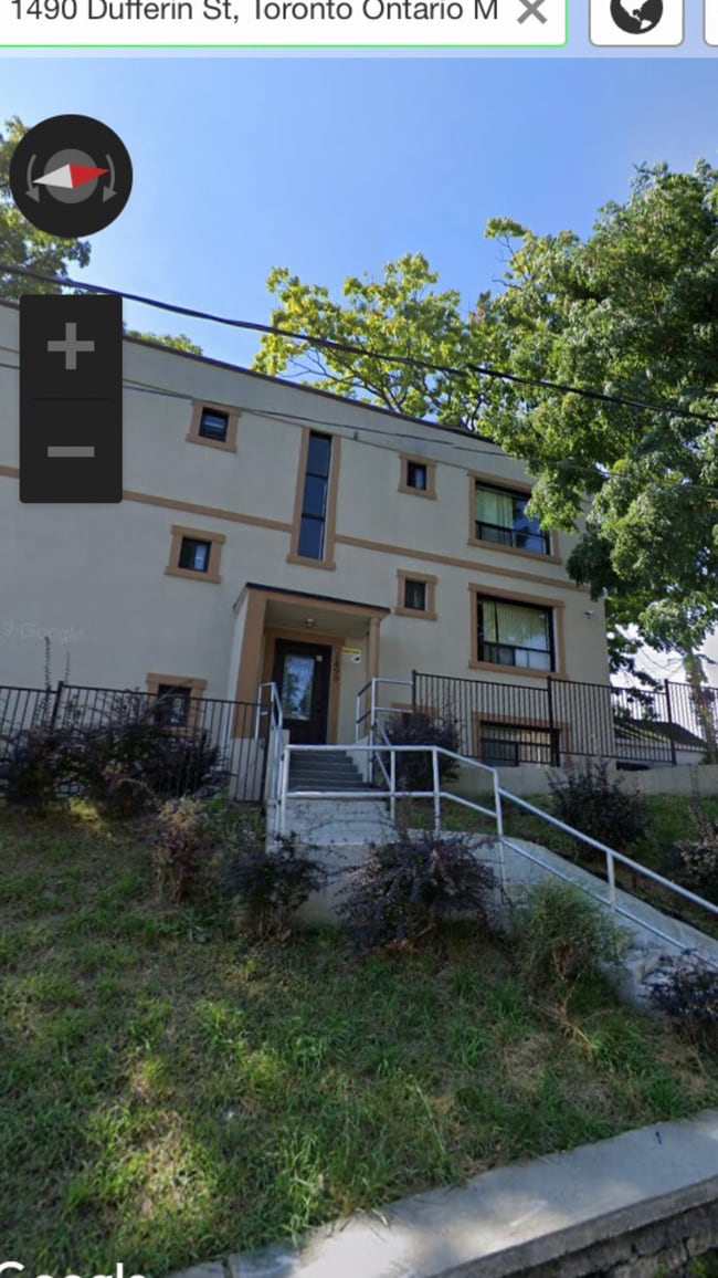 Building Photo - 1490 Dufferin St