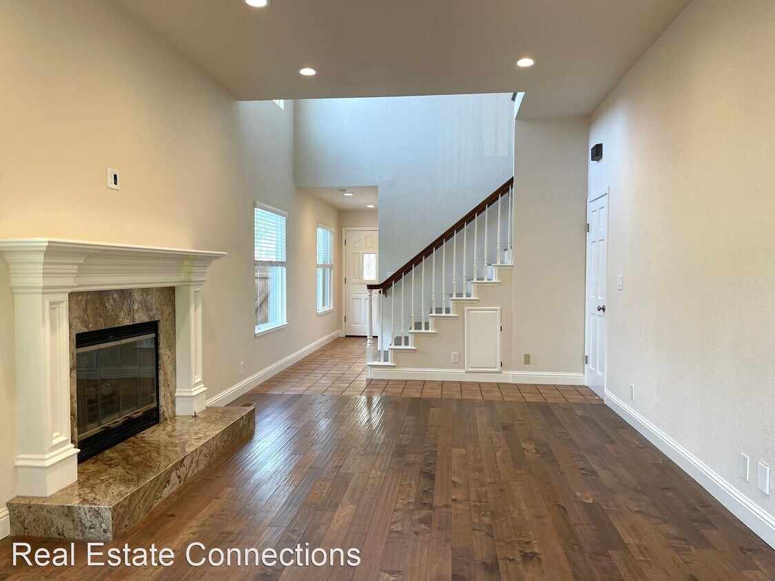 Primary Photo - 3 br, 2.5 bath House - 7161 Brisbane Court