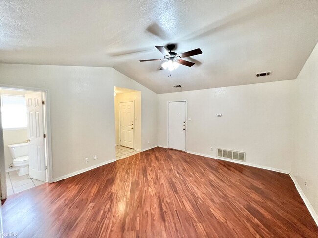 Foto del edificio - 2 br, 2 bath House - 1004 W Avenue B Apt 1
