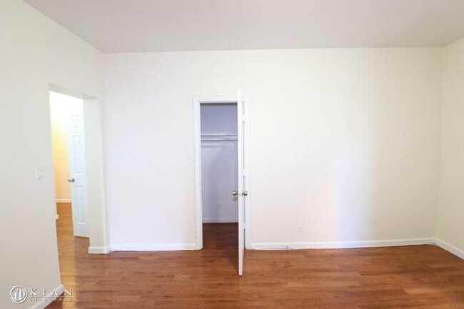 Foto del edificio - 1 bedroom in Queens NY 11354