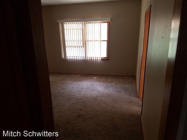 Foto del edificio - 3 br, 1 bath House - 724 4th St. SE