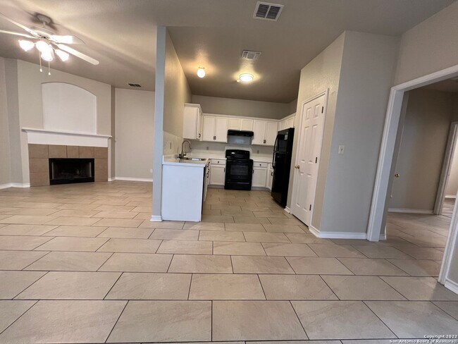 Foto del edificio - 2 Bedroom 2 Bath with Garage