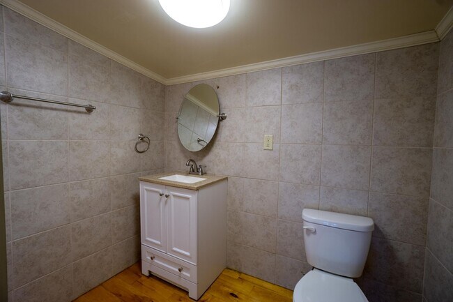 Building Photo - Available 8/1/25 - Single Family Home With...