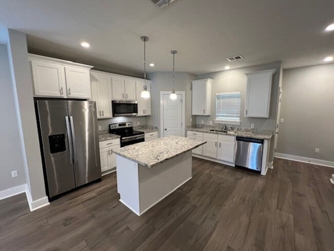 Building Photo - 3B/2.5B Townhome Available in Lake Charles