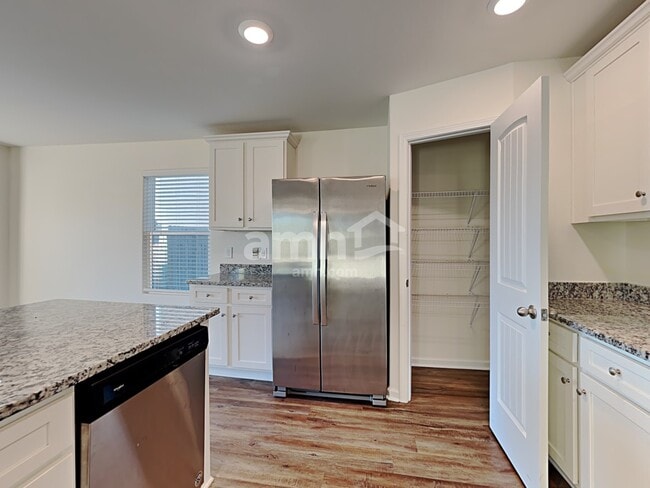 Foto del edificio - 6072 Mason Tucker Dr