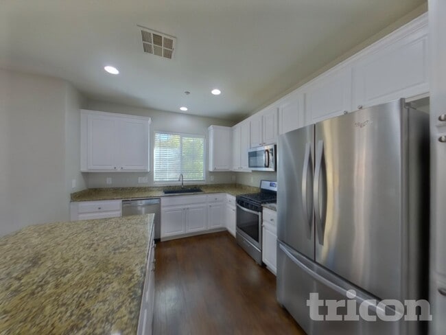 Building Photo - 6639 Weeping Pine St