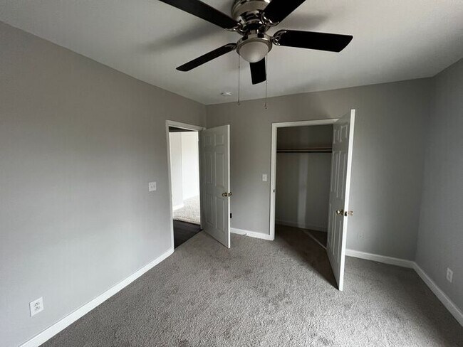 Building Photo - Great Home in Historic Earlewood