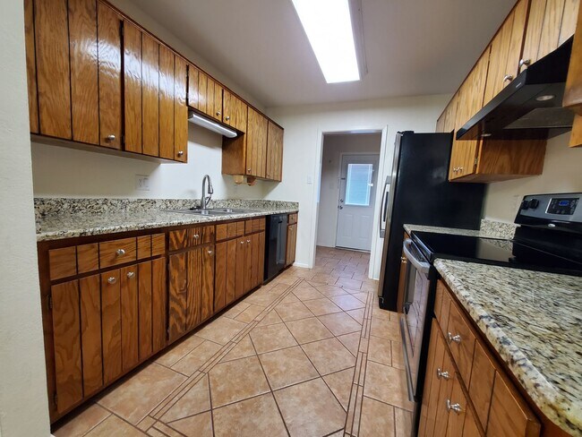 Building Photo - Nice 2 bedroon 2 bath Townhome in Bentwood...