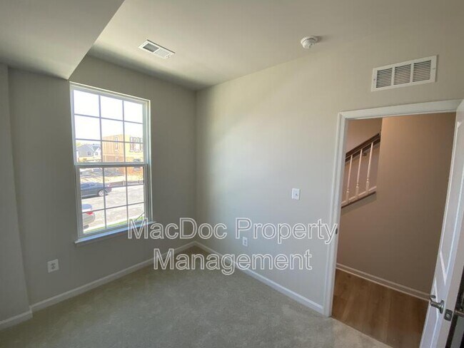 Building Photo - 1018 Trestle Dr