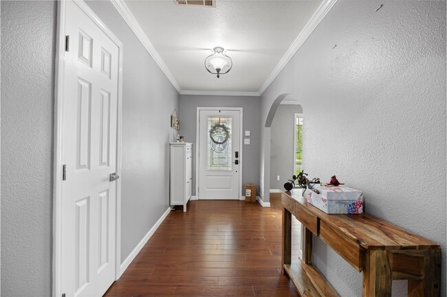 Foto del edificio - 918 Hollow Tree St