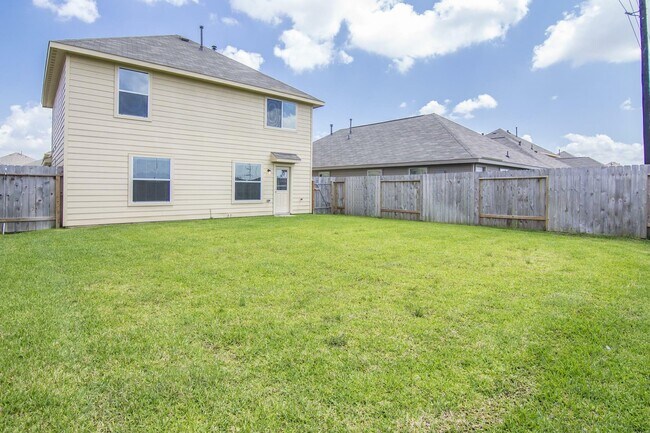 Foto del edificio - 5615 Long Arbor Ln