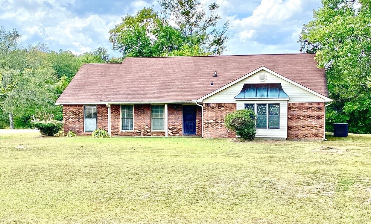 Primary Photo - 551 Bissell Rd