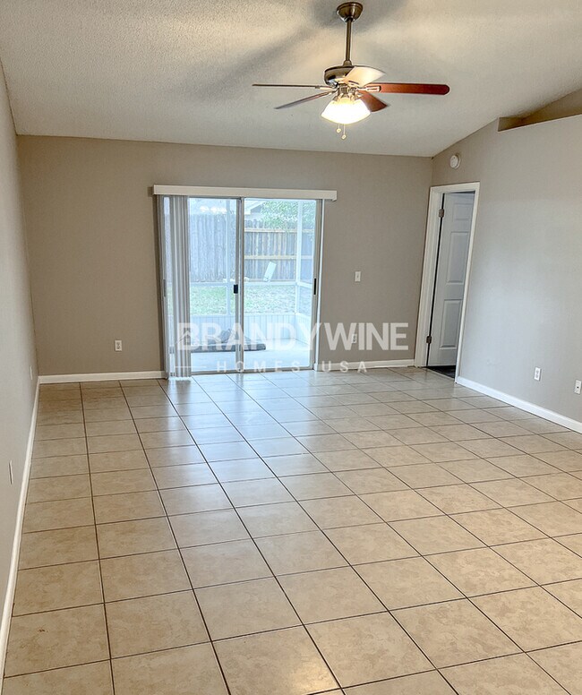 Building Photo - ONE MONTH FREE RENT!!