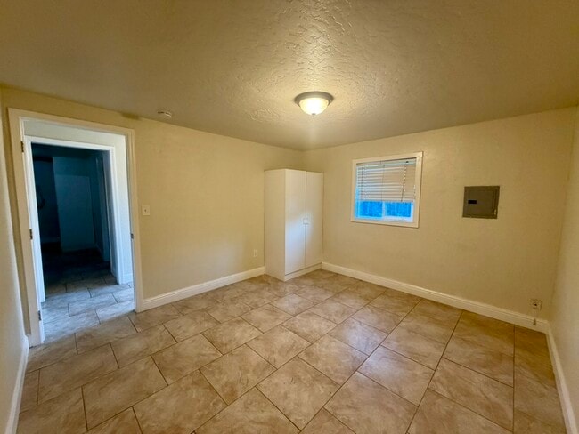 Building Photo - 1437 N San Pablo Ave