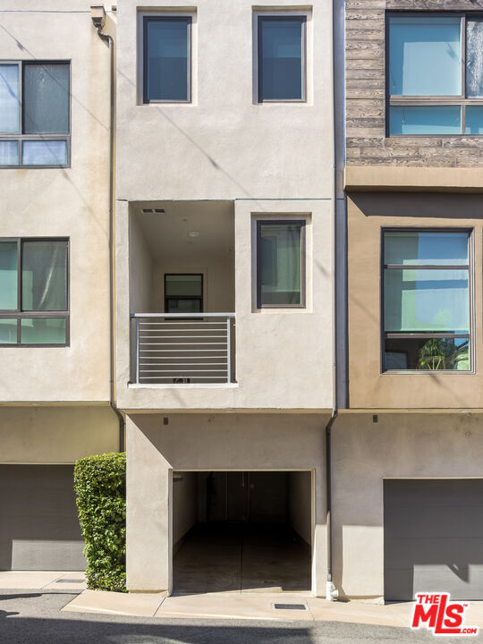 Foto del edificio - 2111 N Cahuenga Blvd