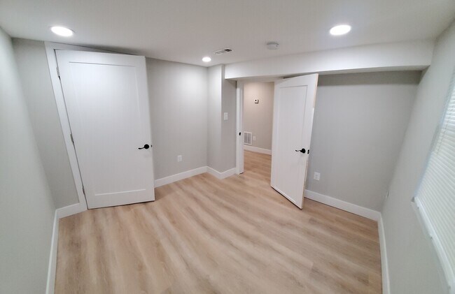 Building Photo - Stylish renovated 1 bedroom apartment