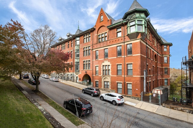 Building Photo - Brighton Court