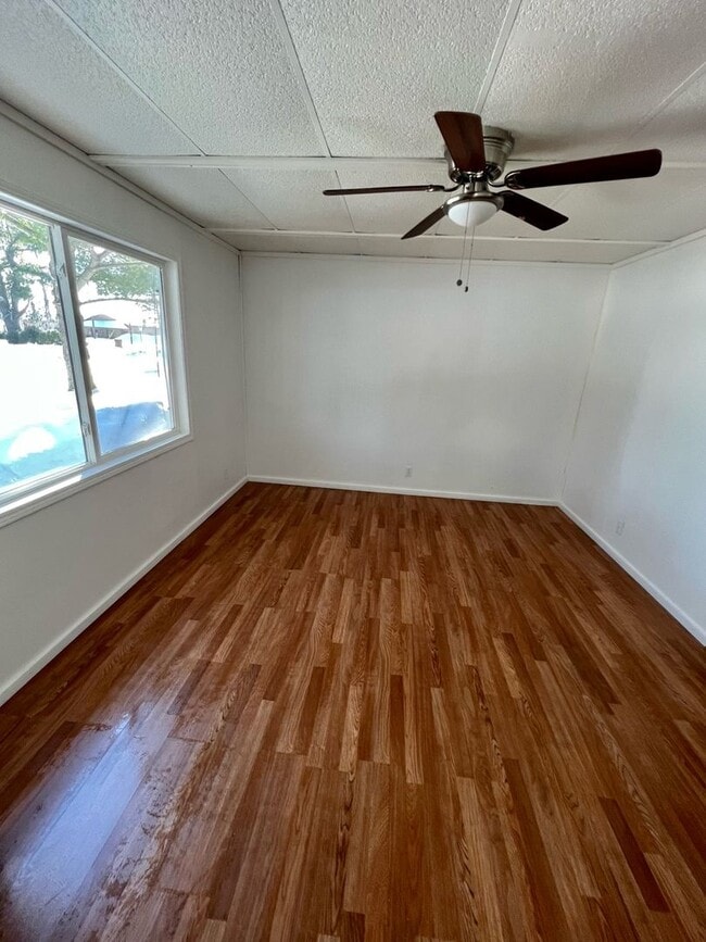 Foto del edificio - 2402 E 6th St