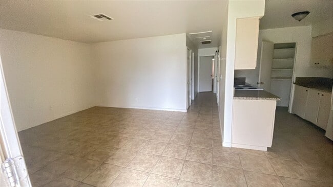 Building Photo - 3052 W Pontiac Way