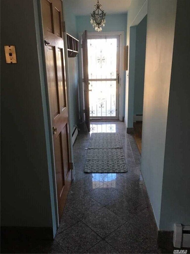 Foto del edificio - 424 Roslyn Ave