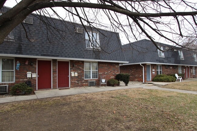 Building Photo - 1 Bedroom/ 1 Bathroom Apartments- Great Location! Pet Friendly!