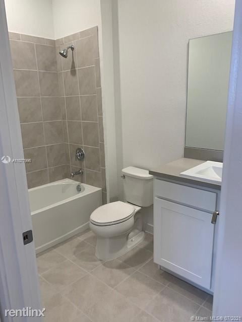 Building Photo - 3 br, 2 bath Townhome - 731 SW 11 St