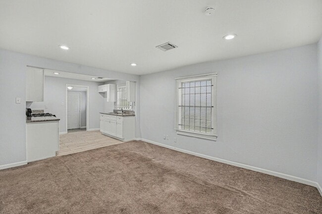 Building Photo - 3107 Altoona St