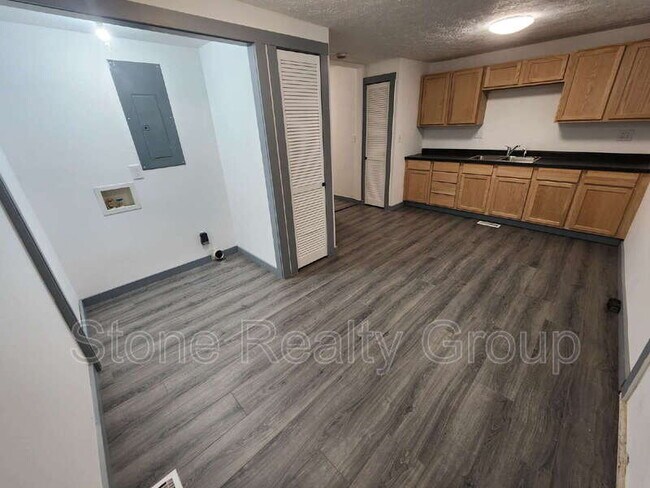 Foto del edificio - 1265 E High St