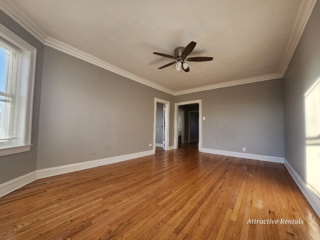 Foto del edificio - 652 E 81st St
