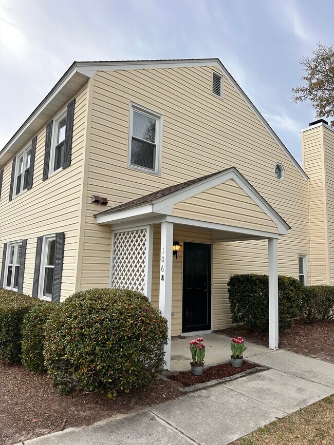 Foto del edificio - 106 Lullwater Dr