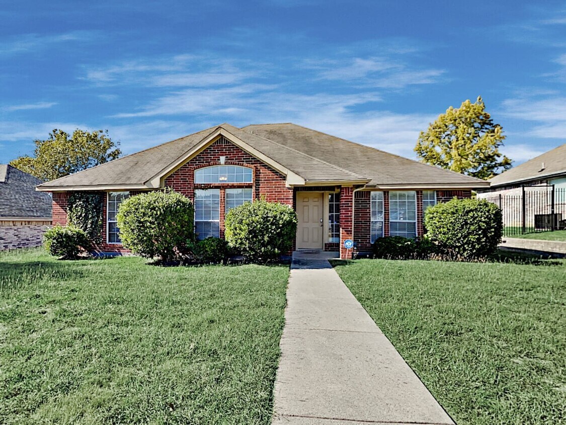 207 Big Sandy Ln House Rental in Lancaster, TX