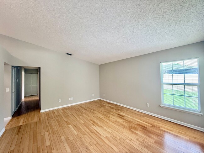 Building Photo - Cute 3/2 Townhome in Winter Park - close t...