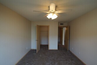 Building Photo - 1270 Larpenteur Ave W