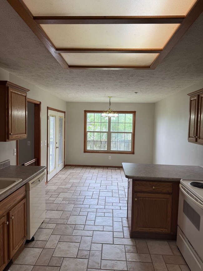 Building Photo - 3 Bedroom | 2 Bathroom | 2 Car Garage