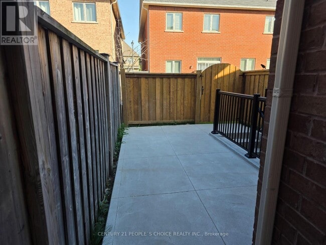 Building Photo - 457 Landsborough Ave